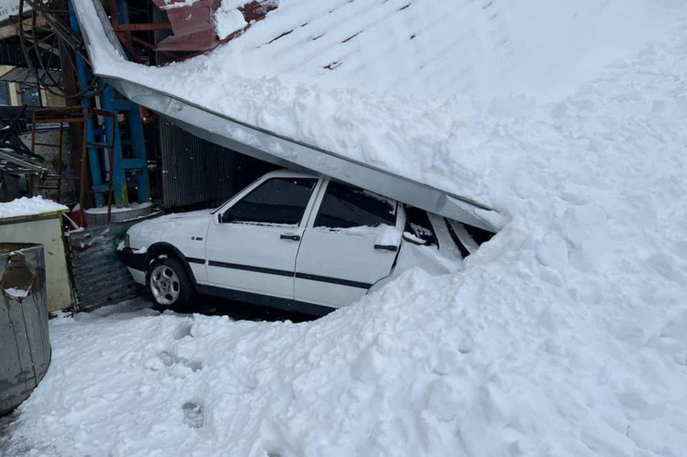 بارش شدید برف در آدی‌یامان منجر به خسارت مالی شد